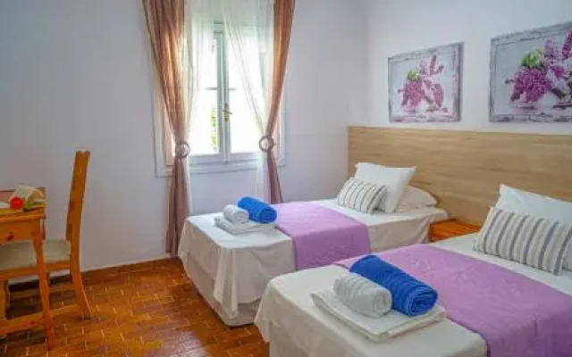 Zeus Pool Apartments