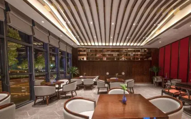 Sanjin International Hotel (Wuyi Station Development Avenue)