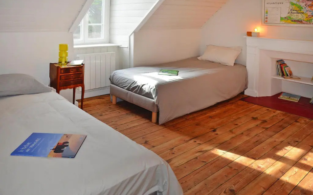 Charming holiday home, 200 m sandy beach, Locquirec
