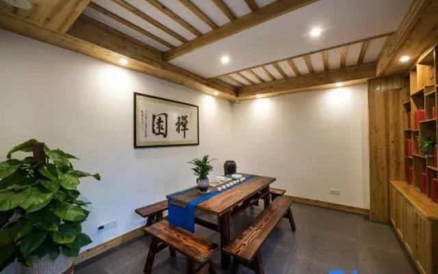 Yishan Suixi Mountain House