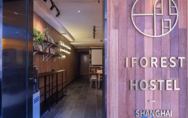 Iforest Hostel (The Bund, Dashijie Metro Station)