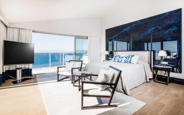 Charisma De Luxe Hotel