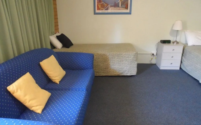 Paramount Motel