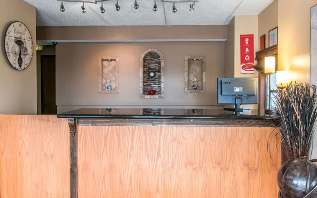 Econo Lodge South