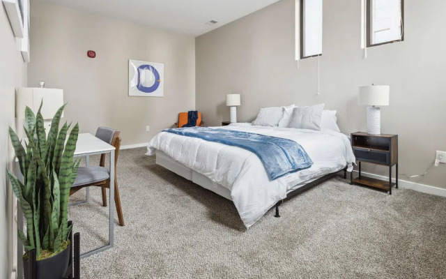 Modern Downtown Apartment
