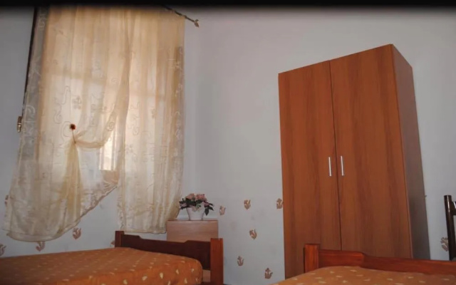 Doris Villa D'amare