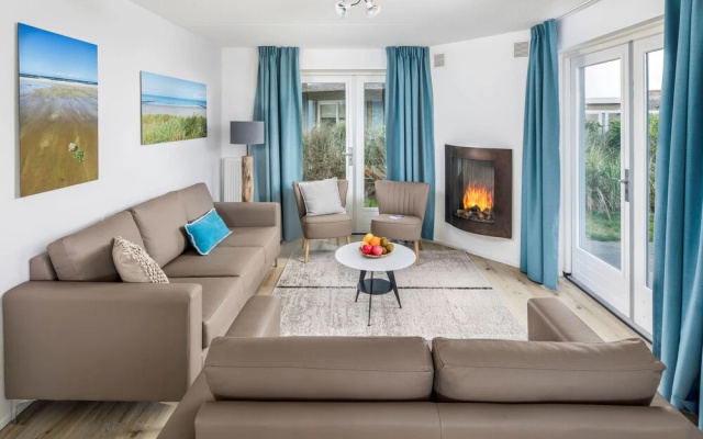 Thatched, Restyled Villa Located in Julianadorp near Sea