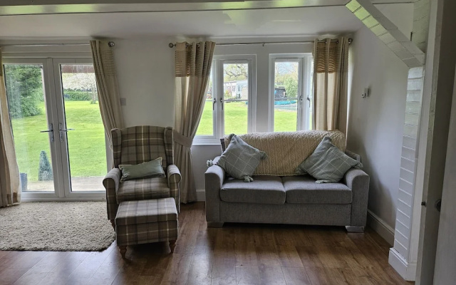 Dunmow 1-bed Cabin, Sleeps 4, 10 Mins to Stansted