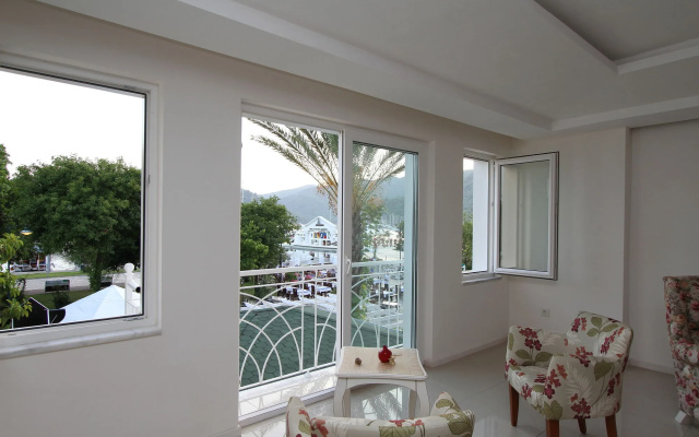 Dedeminn Marina Hotel