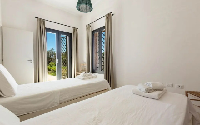 2081 Villa Crocilupo by Perle di Puglia