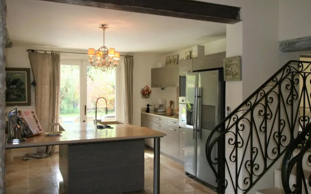 Mas in Eygalieres With Heated Pool