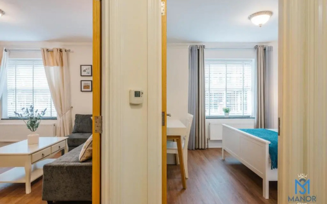 Charming chic Appartment with 24hr Parking