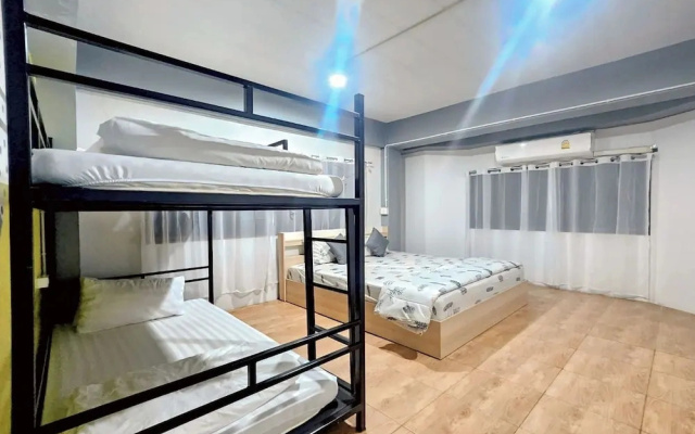 Me U Hostel