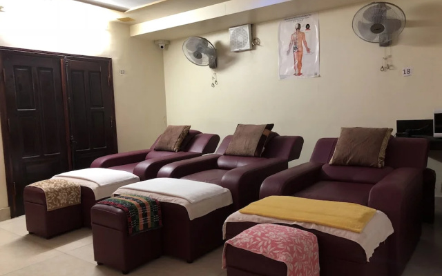 Cat Ba Central Point Hotel