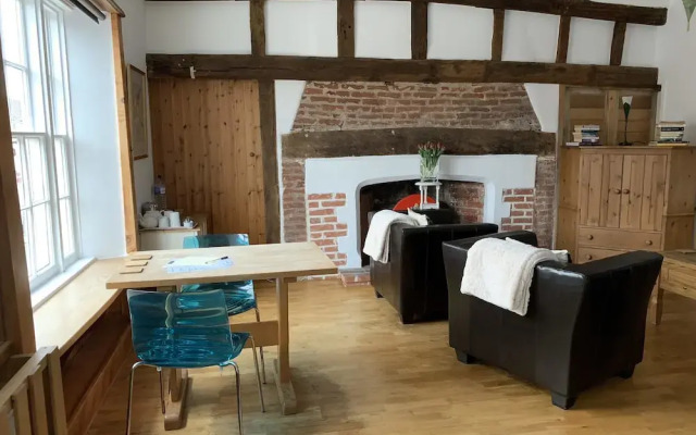 Rooms at no Three, Chameleon House