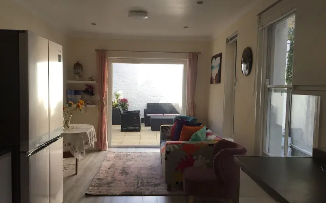Inviting 6-bed House in London