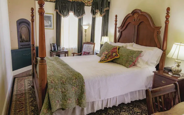 Weaverville Hotel