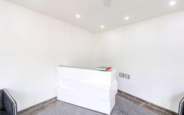 Collection O 79356 Mahavir Enclave