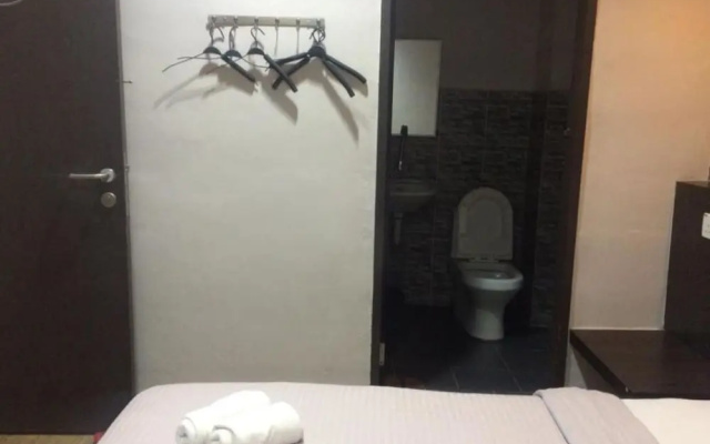 Room V at Jalan Jenang