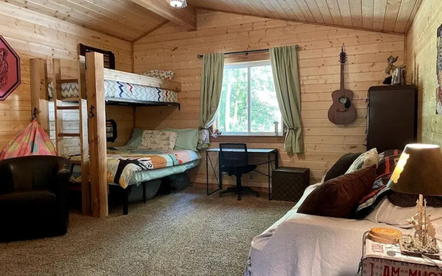 Lil Bigfoot Chalet