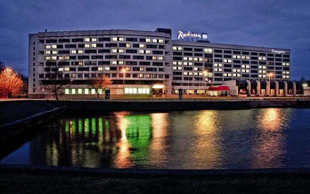 Radisson Blu Daugava Hotel вид на фасад