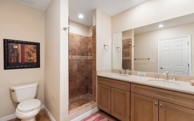 Luxe! Impressively designed 2nd-floor unit in Coco done in red and orange hues