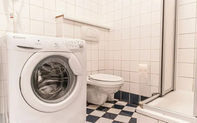 Basic 2BR Apt Near Westbahnhof