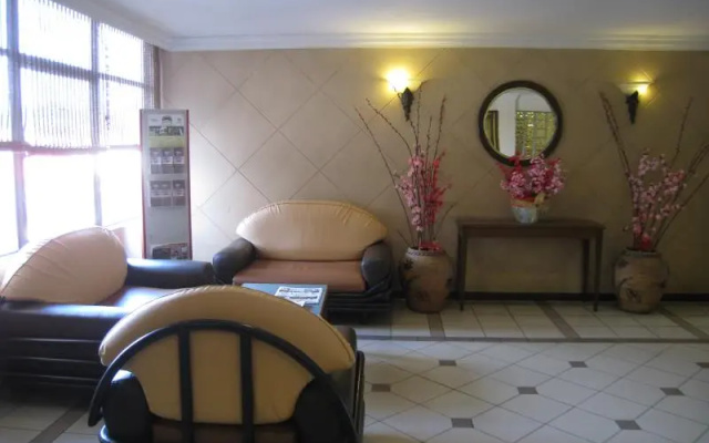 Hotel Centrepoint (Self Check In After 5PM)