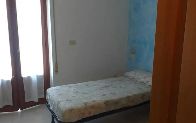 Room-quadruple Room for a Totally Relaxi