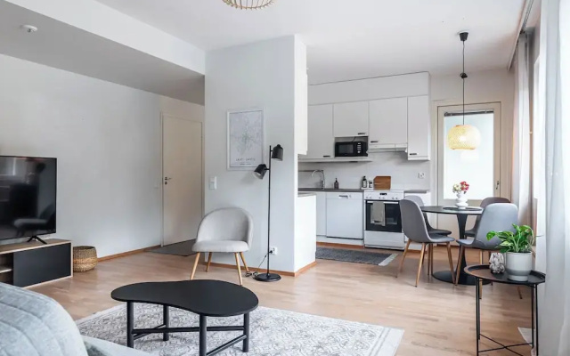 1BR Apt with Sauna - Balcony - Parking