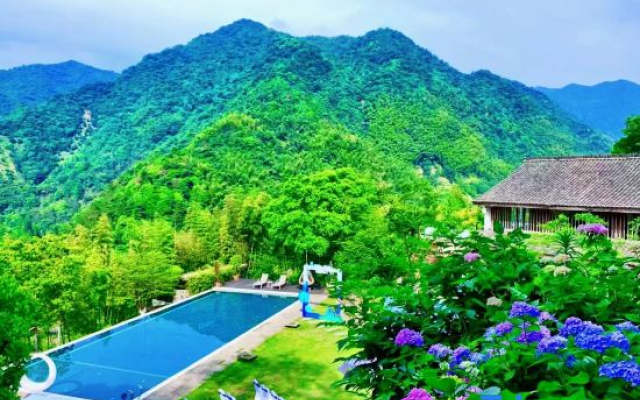 One Mountain Nine Houses
