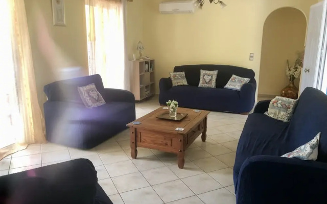 Spacious 5 Bed Villa With Pool in Kefalonia