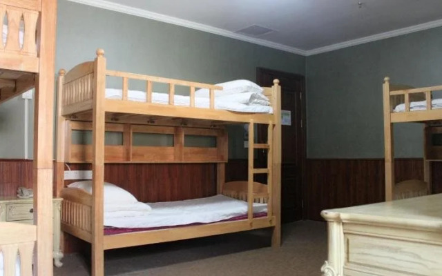 Canal International Youth Hostel