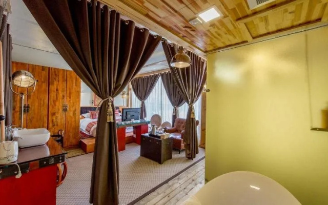 Lost Horizon Resort