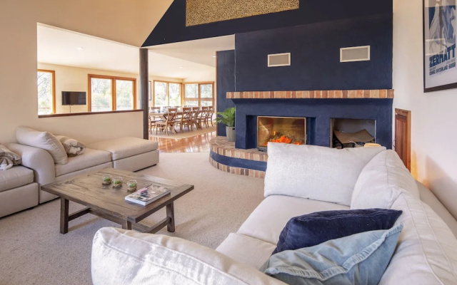 Rimrock - Superior waterfront home