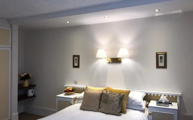 Tully's Hotel