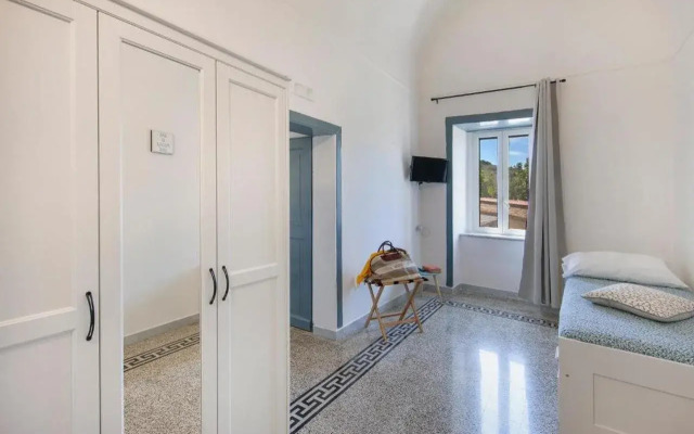 Relais il Chiostro Historic Courtyard and Panoramic Terrace near Sorrento
