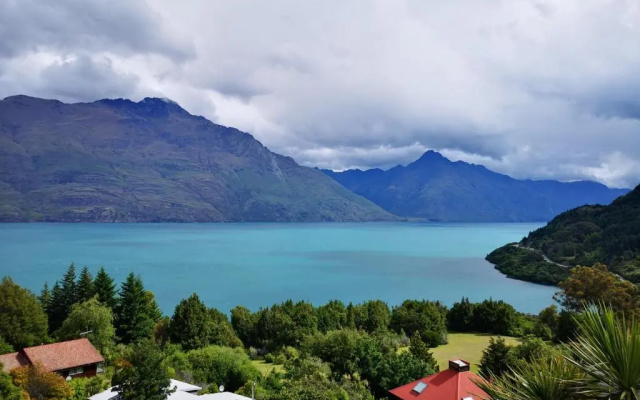Queenstown Lakeview Holiday Home-5mins to town