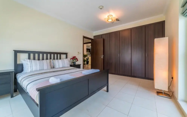 Large 1 Bed Business Bay Canal