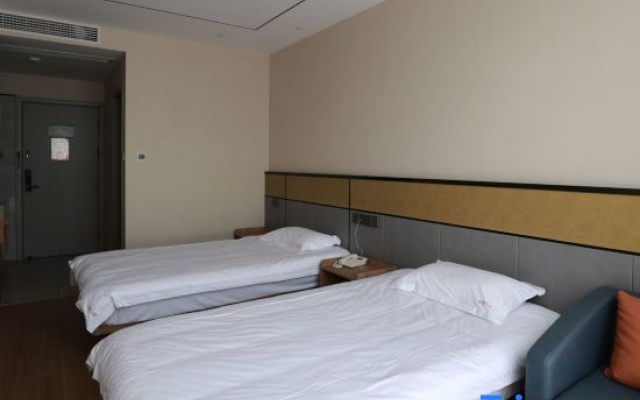 One-stop Hotel on the side of Zhoushan Mountain