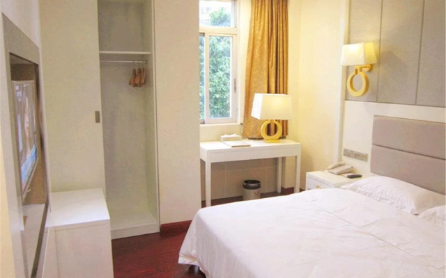Golden Hotel