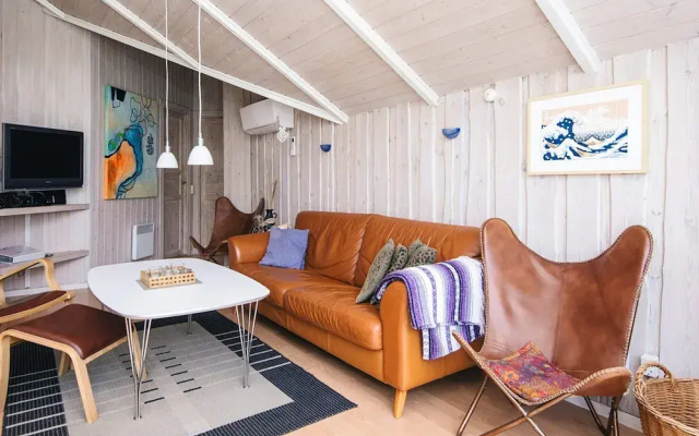 Whirlpool Cottage Oasis-by Traum