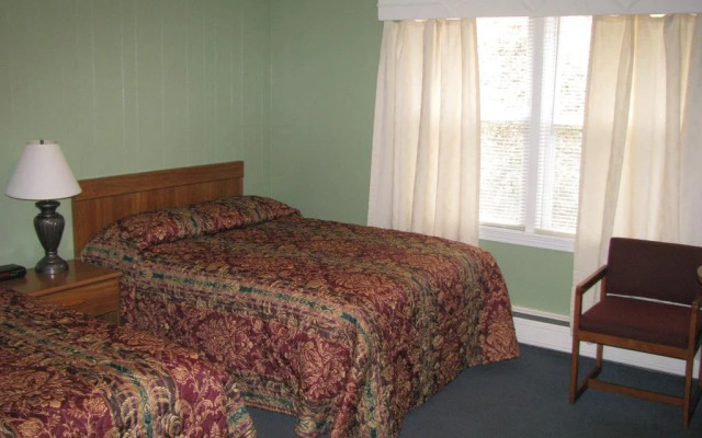 Colonial Inn & Creamery