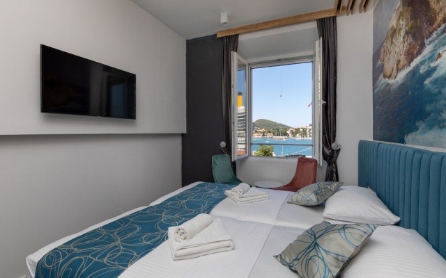 Apartments and rooms Naida