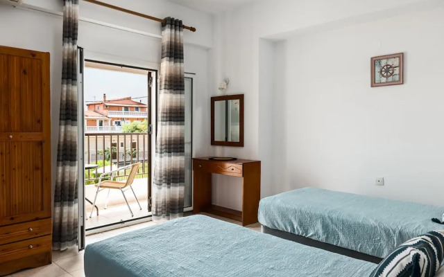 Dora Pool Studios by Konnect, 150m from the Beach