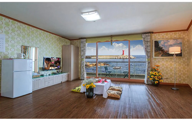 Yangyang Seaglow Rainbow Pension