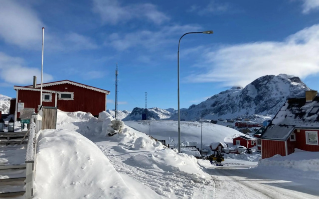 Isi4u apartments, snowmobile and dogsled