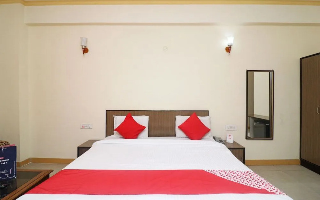 OYO 24951 Vaibhav Palace