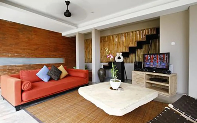 The Grove Bumbak