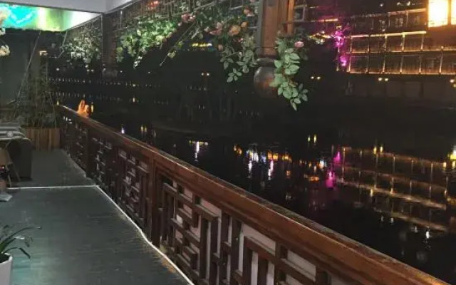 Phoenix Yue Slow River View Inn